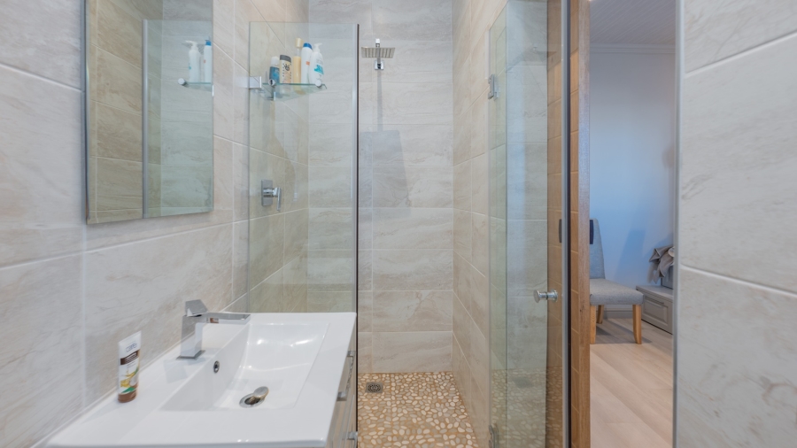 6 Bedroom Property for Sale in Struisbaai Western Cape